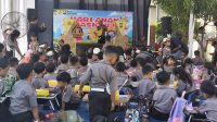 Polres Kediri Kota mengenalkan edukasi kamtibmas melalui wayang kartun kepada anak-anak dalam rangka Hari Anak Nasional 2026