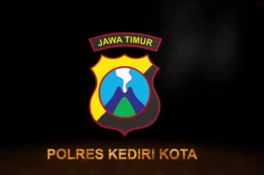 Kondisi mobil Hyundai Palisade yang ringsek usai terlibat kecelakaan maut tabrakan beruntun di Kediri
