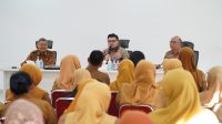 Bupati Kediri Hanindhito Himawan Pramana (Mas Dhito) memberikan arahan kepada kepala puskesmas dan camat terkait pembentukan Satgas Kesehatan.