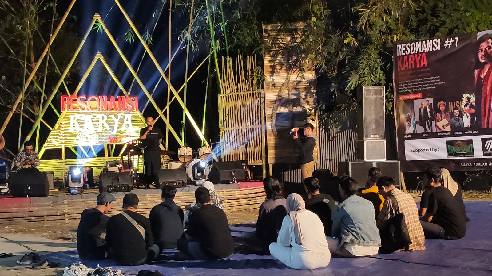 Bongky Marcel eks Slank dan perwakilan WAMI saat memberikan edukasi hak cipta kepada musisi lokal di acara Resonansi Karya Kediri