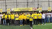 Aksi pemain muda saat bertanding dalam turnamen Bahlil Mini Soccer U-17 Zona Kediri menuju babak final di Surabaya