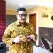 Pekerja dan alat berat saat melakukan pembongkaran Jembatan Cerme di Grogol Kediri